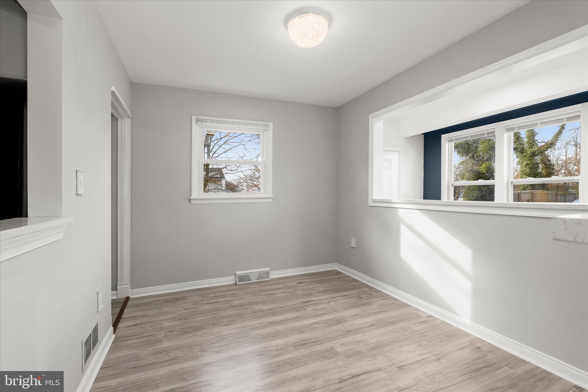 517 Winters Lane Baltimore, MD 21228 - Photo 11 of 44 Dining room