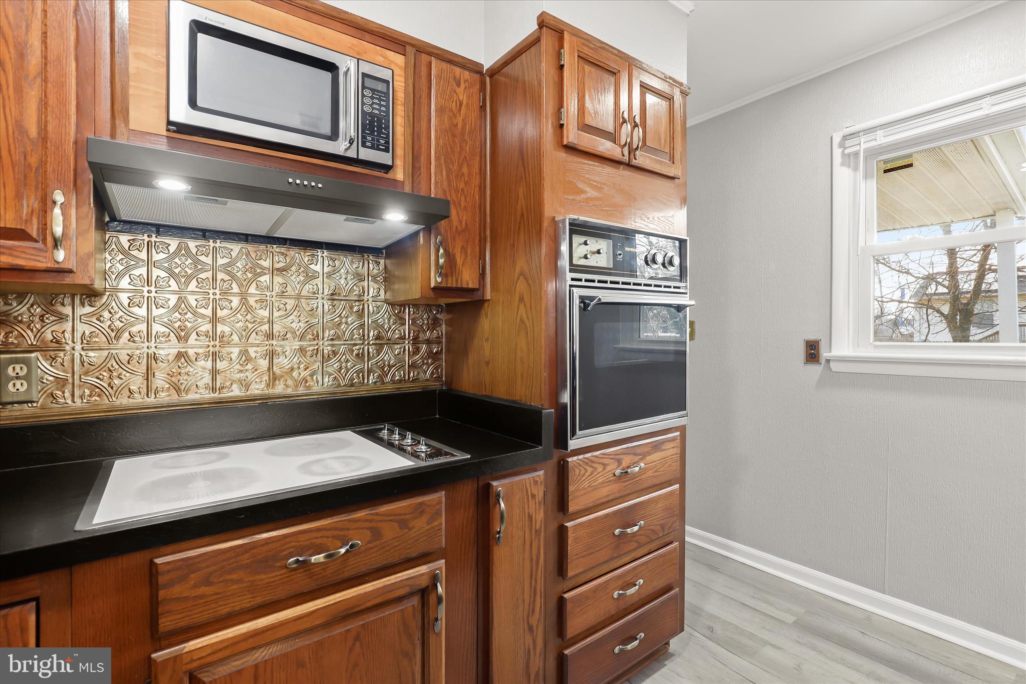 517 Winters Lane Baltimore, MD 21228 - Photo 15 of 44 Kitchen