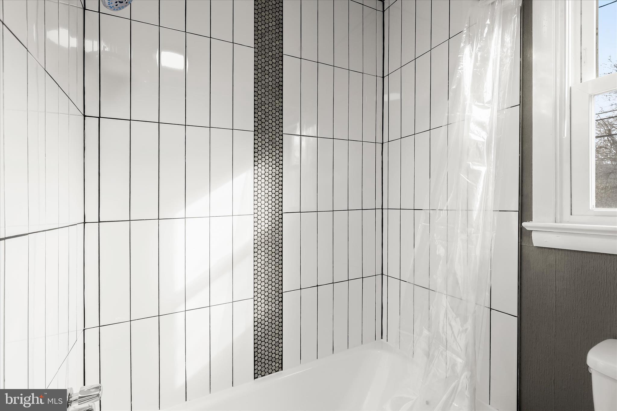 517 Winters Lane Baltimore, MD 21228 - Photo 17 of 44 Updated full bathroom