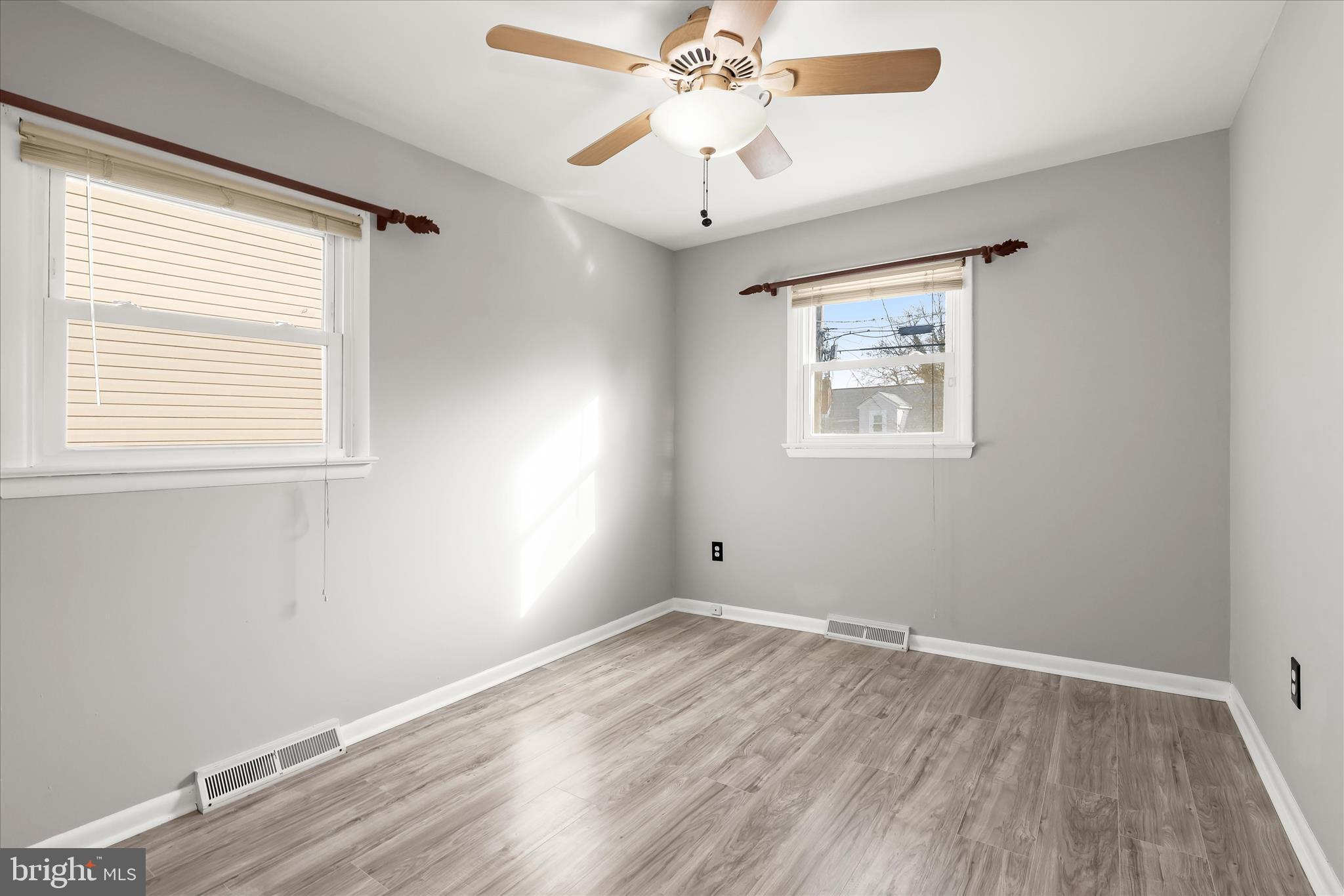 517 Winters Lane Baltimore, MD 21228 - Photo 21 of 44 Bedroom 2