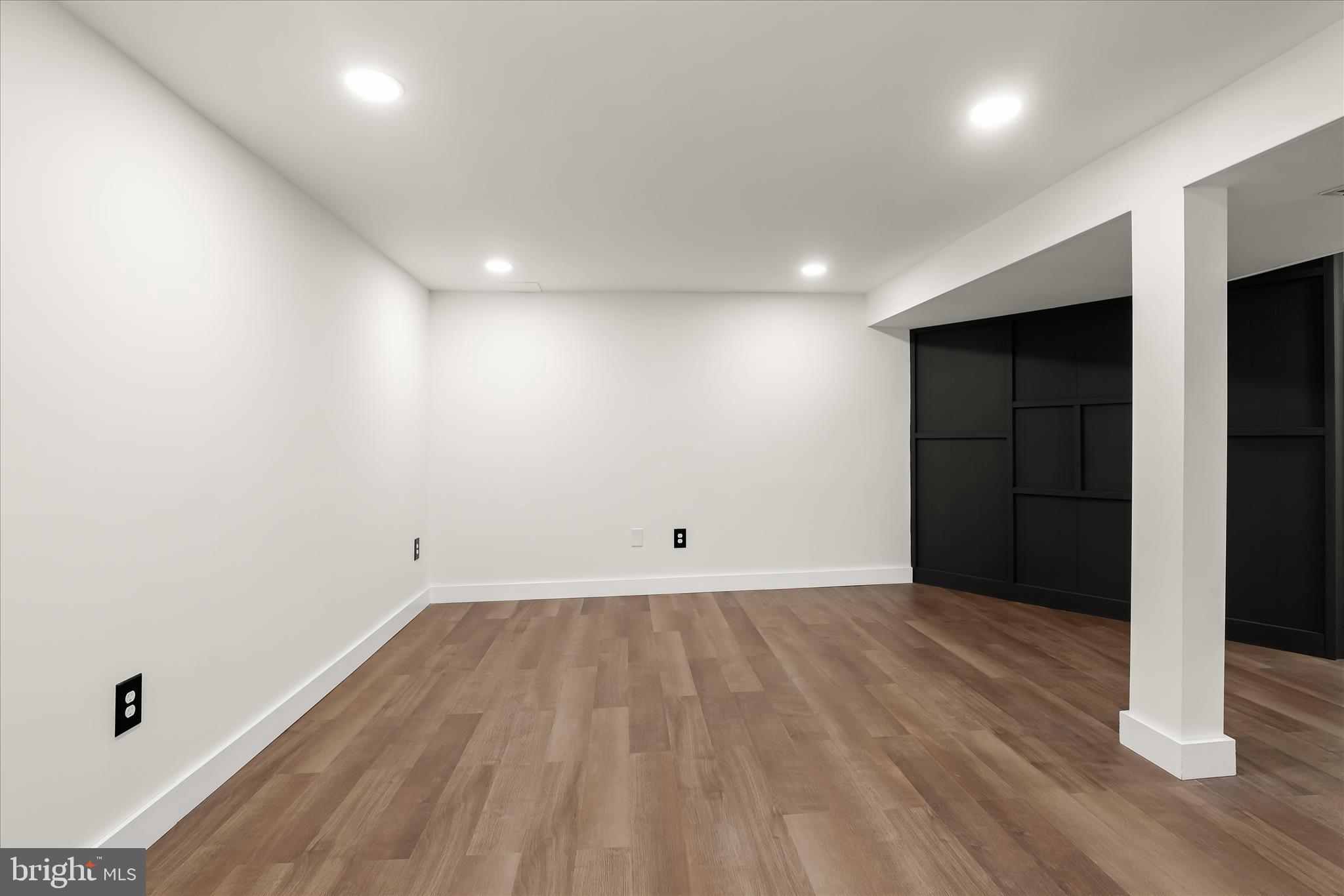 517 Winters Lane Baltimore, MD 21228 - Photo 26 of 44 Family room