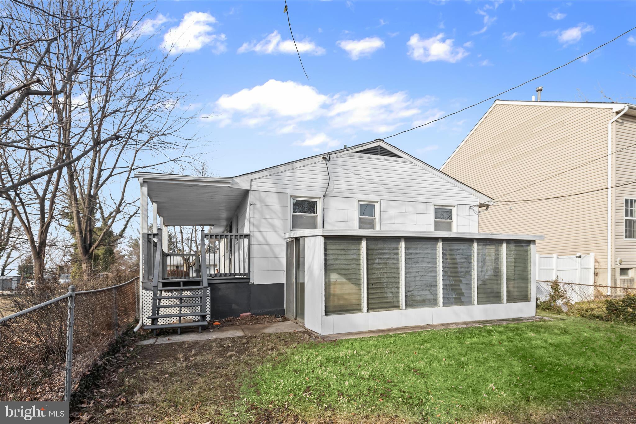 517 Winters Lane Baltimore, MD 21228 - Photo 38 of 44 Rear exterior