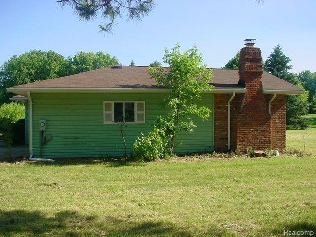 3461 Thomas Road Oxford, MI 48371 - Photo 8 of 22 261-918030 - SIDE.JPG