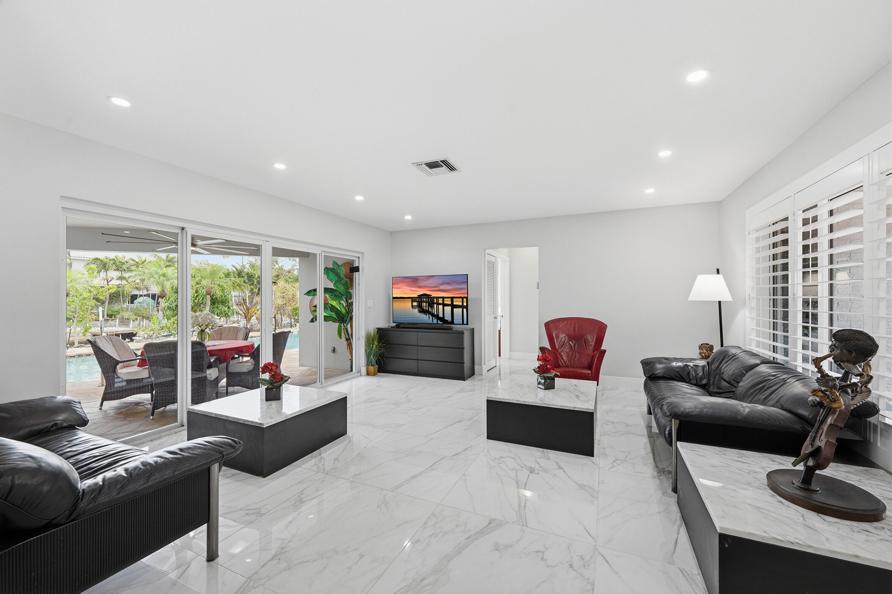 2211 Northeast 32nd Street Lighthouse Point, FL 33064 - Photo 3 of 81 03_03_dsc_8459