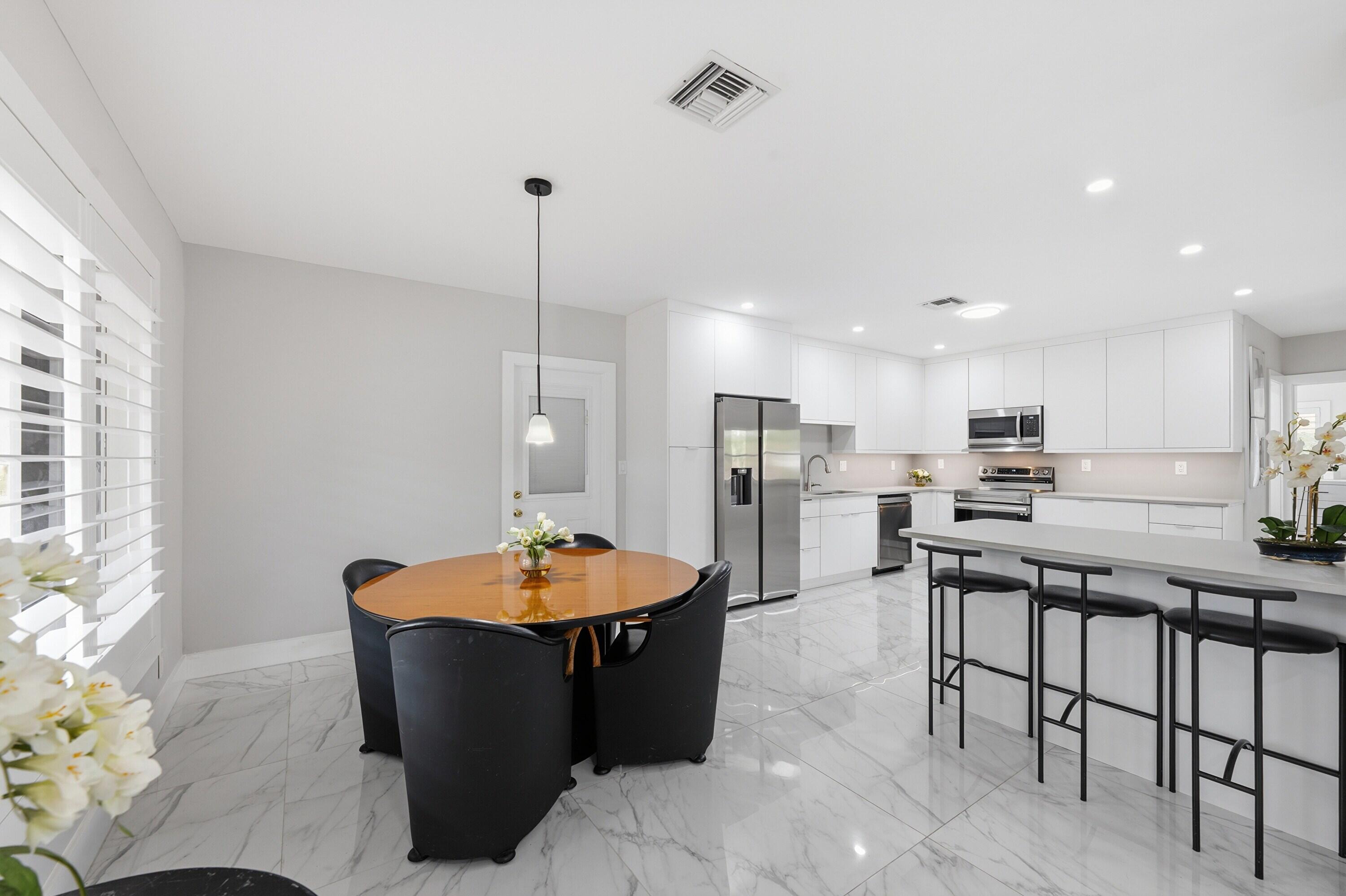 2211 Northeast 32nd Street Lighthouse Point, FL 33064 - Photo 4 of 81 04_04_dsc_8483