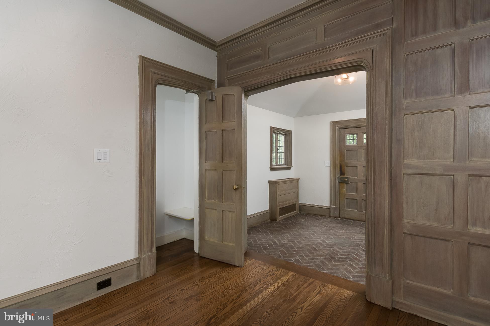 94 Rosedale Road Princeton, NJ 08540 - Photo 10 of 63 View of vestibule + hidden phone closet fr/ foyer