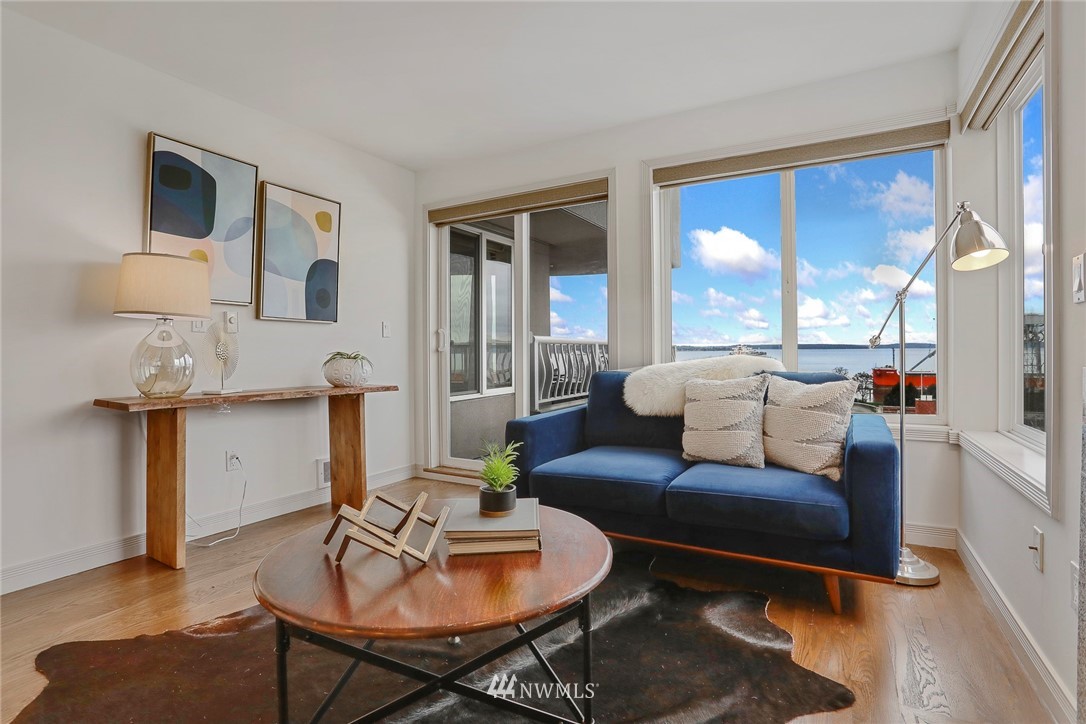 601 West Mercer Place, Unit 201 Seattle, WA 98119 - Photo 17 of 36 a living room with furniture and a lamp