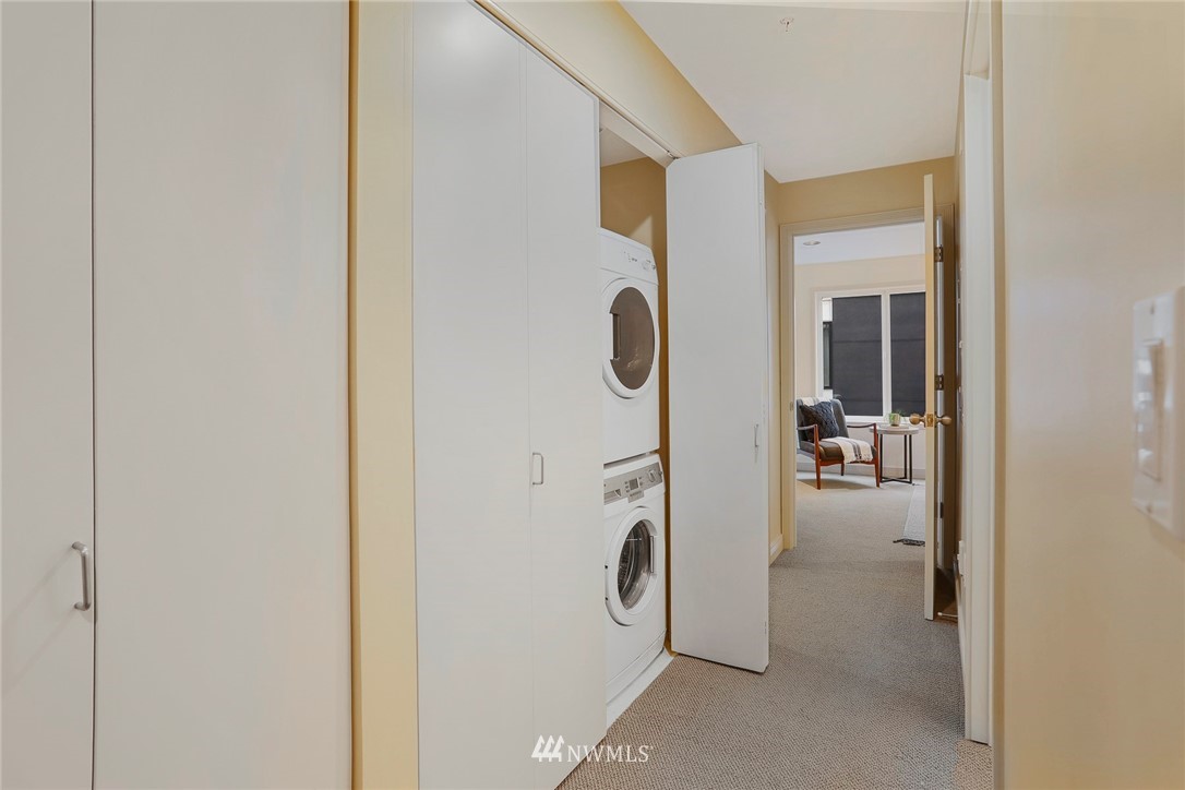 601 West Mercer Place, Unit 201 Seattle, WA 98119 - Photo 18 of 36 a bathroom with a glass shower door