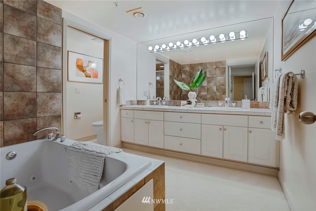 601 West Mercer Place, Unit 201 Seattle, WA 98119 - Photo 22 of 36 a bathroom with a tub sink and mirror