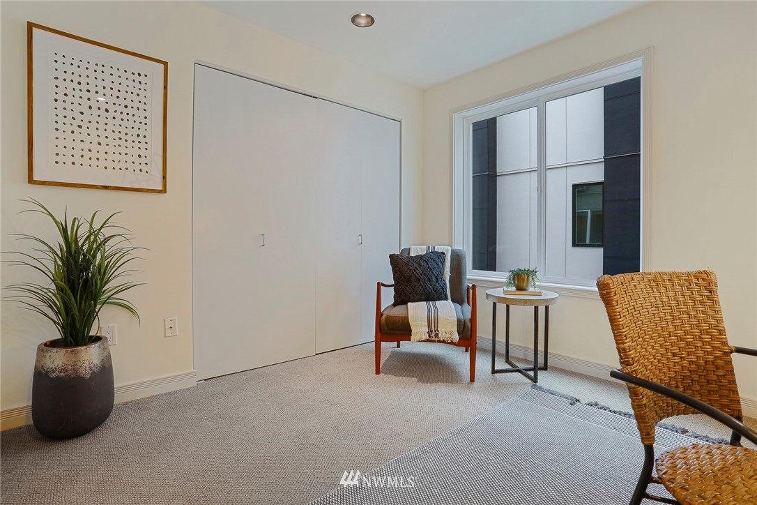 601 West Mercer Place, Unit 201 Seattle, WA 98119 - Photo 25 of 36 a living room with furniture and a potted plant