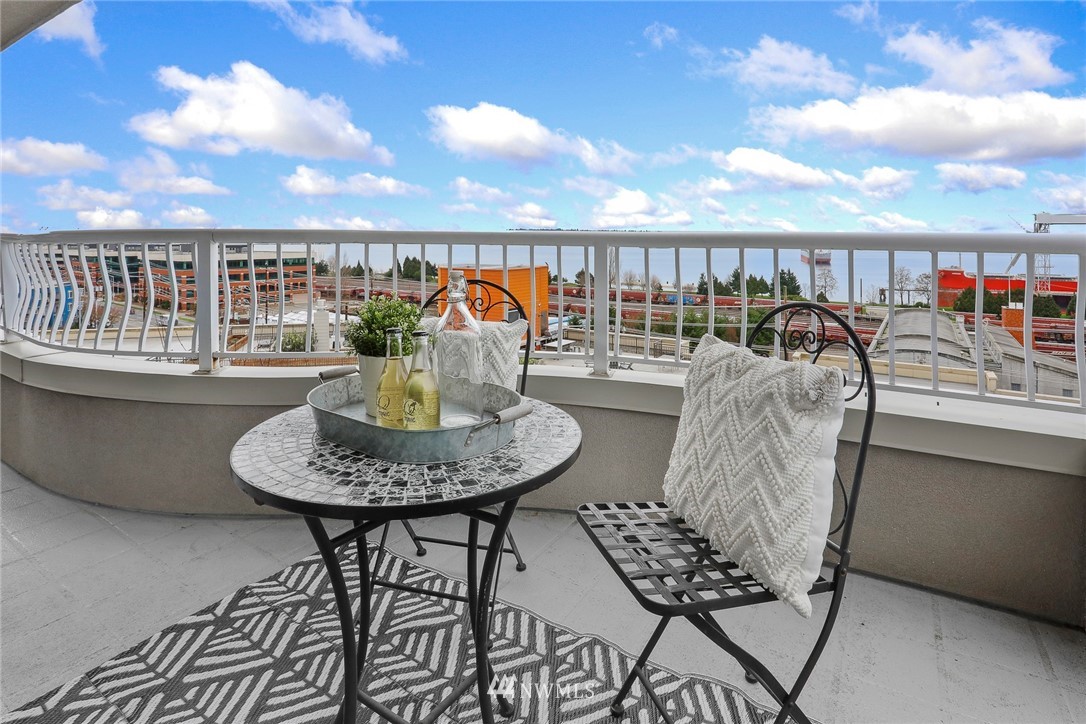 601 West Mercer Place, Unit 201 Seattle, WA 98119 - Photo 27 of 36 a balcony with table and chairs