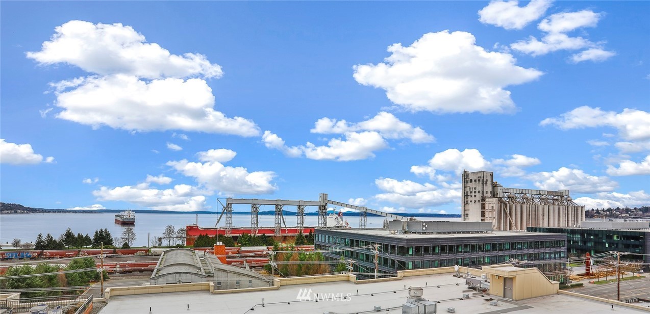 601 West Mercer Place, Unit 201 Seattle, WA 98119 - Photo 30 of 36 a view of a terrace