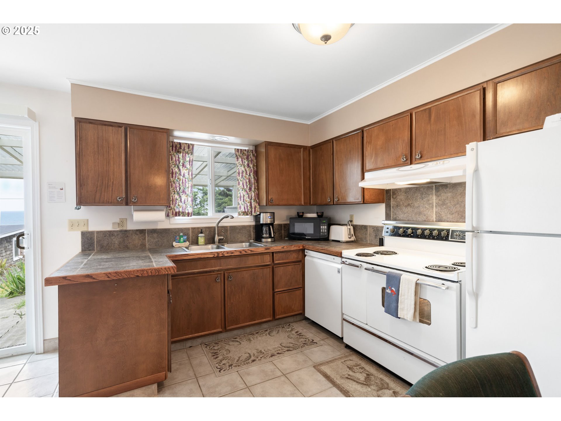 2665 Radar Road Tillamook, OR 97141 - Photo 6 of 41 Gallery Image 6