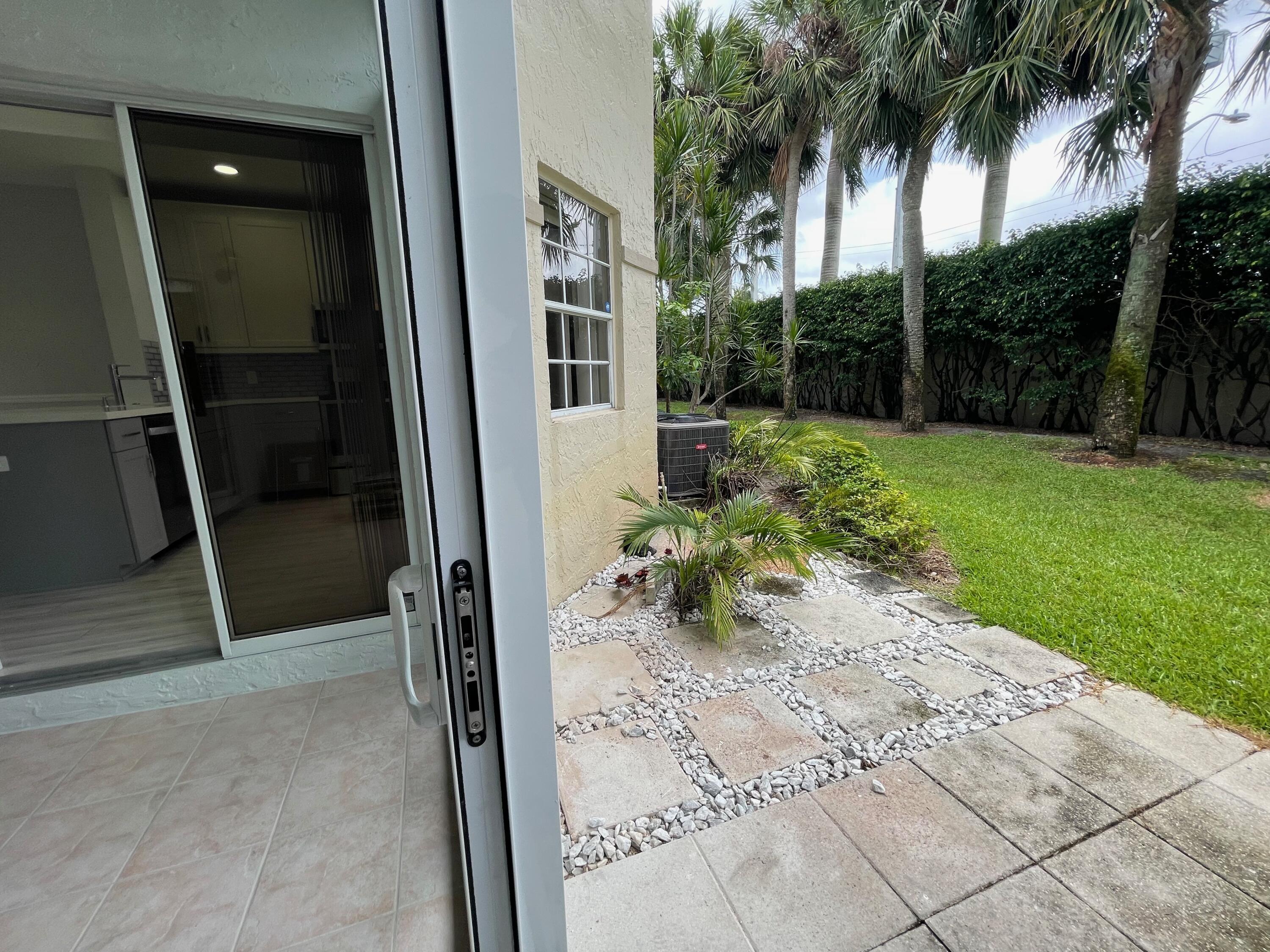 6526 Via Regina Boca Raton, FL 33433 - Photo 9 of 16 IMG_1280