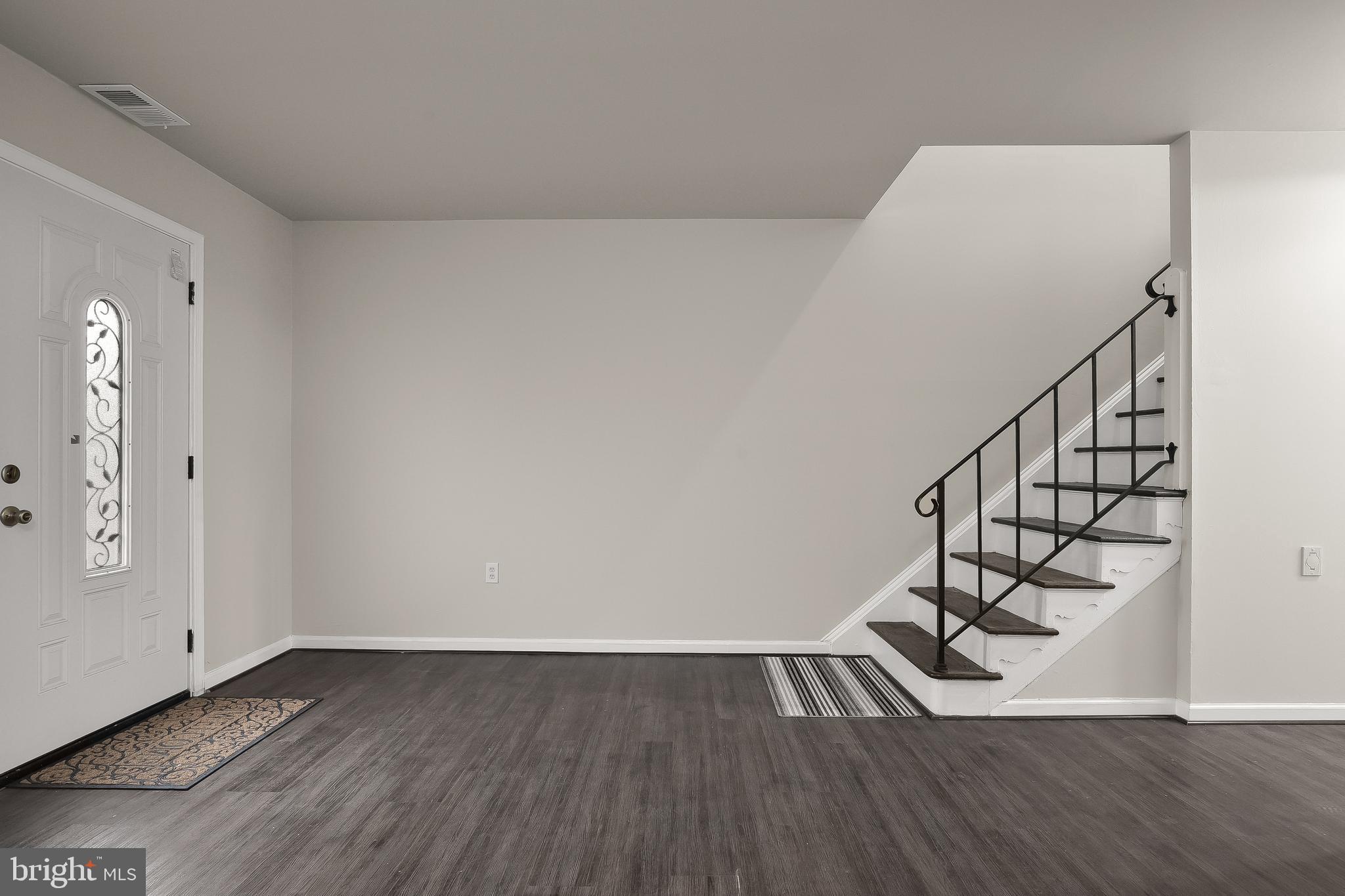 645 Bywater Road Annapolis, MD 21401 - Photo 11 of 38 Living Room