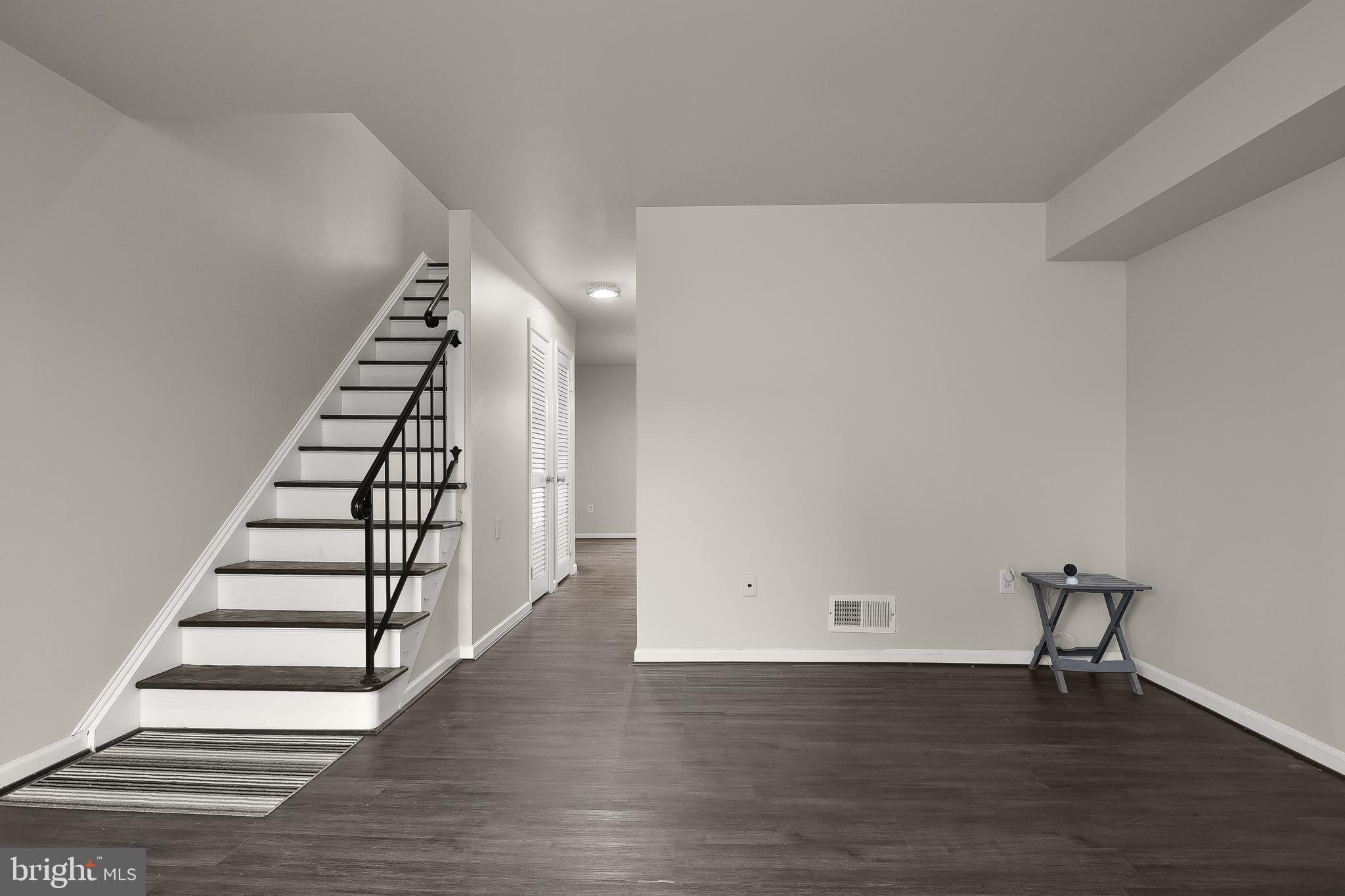 645 Bywater Road Annapolis, MD 21401 - Photo 12 of 38 Living Room