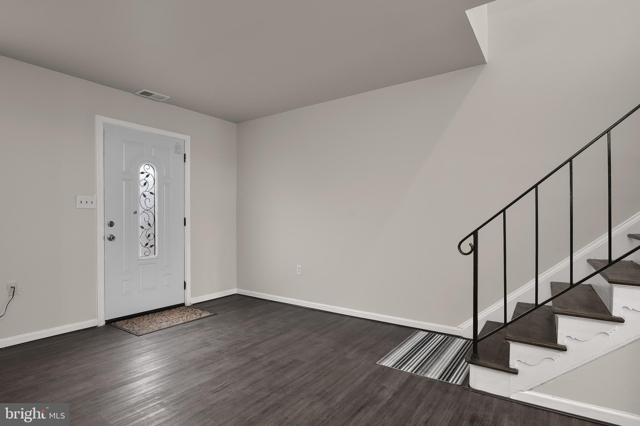 645 Bywater Road Annapolis, MD 21401 - Photo 13 of 38 Living Room