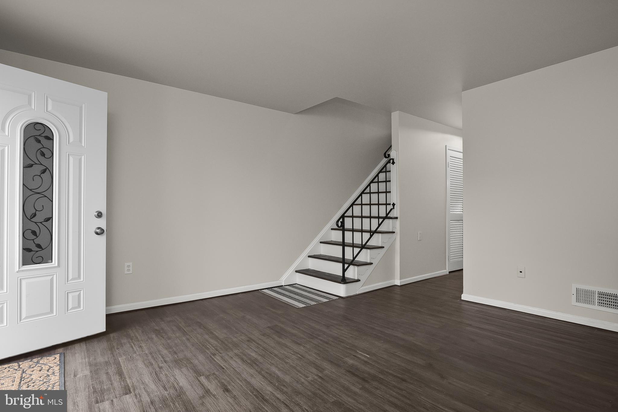 645 Bywater Road Annapolis, MD 21401 - Photo 14 of 38 Living Room
