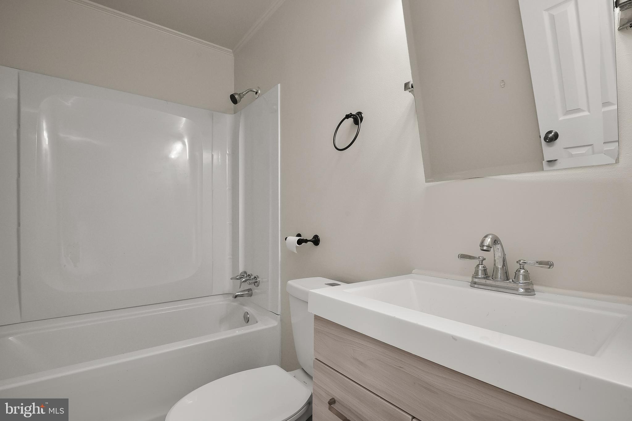 645 Bywater Road Annapolis, MD 21401 - Photo 6 of 38 Full Bathroom