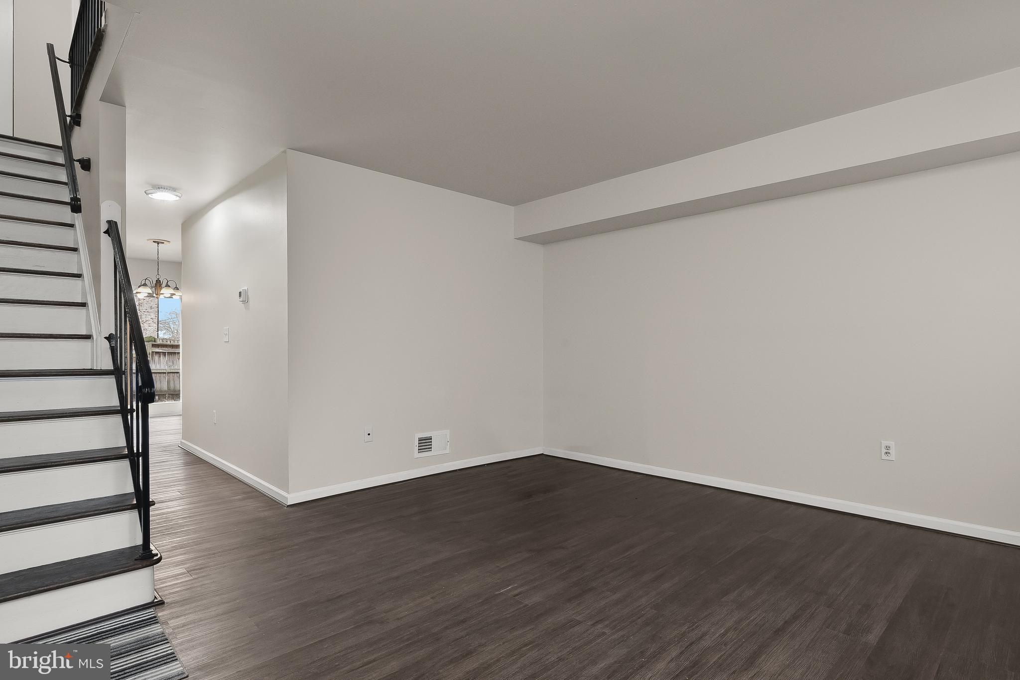 645 Bywater Road Annapolis, MD 21401 - Photo 9 of 38 Living Room