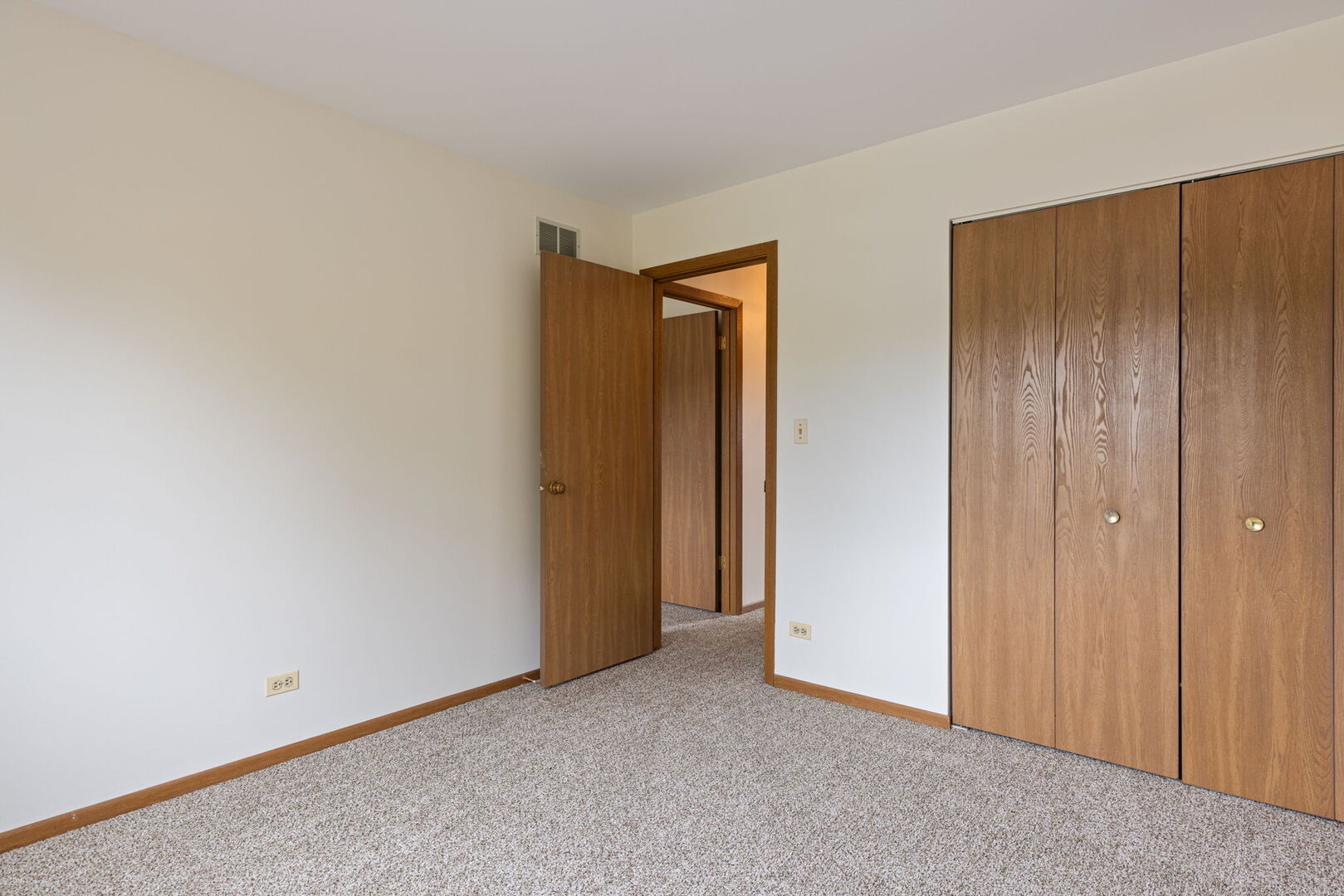 1941 Valley Road Lombard, IL 60148 - Photo 27 of 37 Gallery Image 27