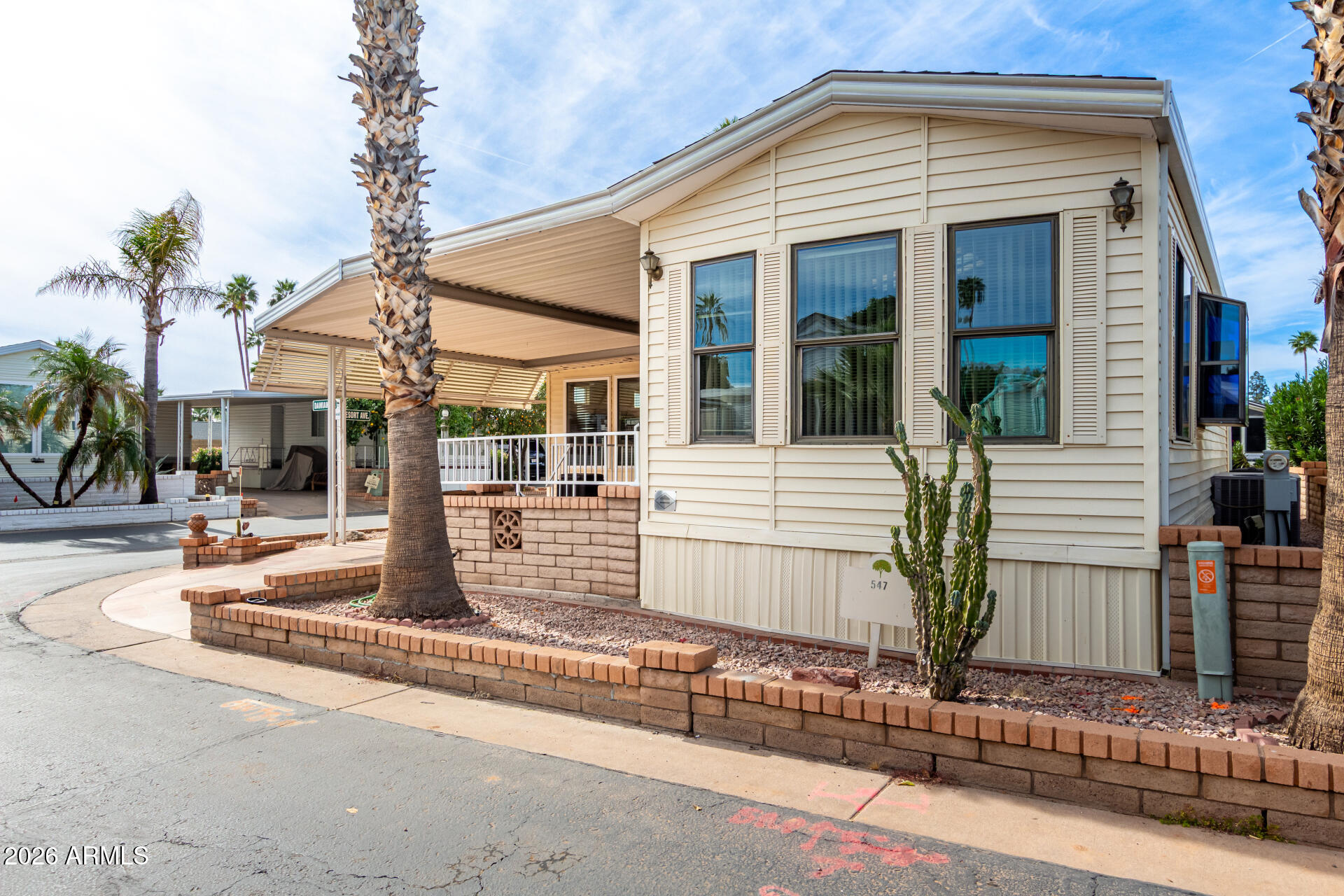 111 South Greenfield Road, Unit 547 Mesa, AZ 85206 - Photo 3 of 38 a front view of a house with garden