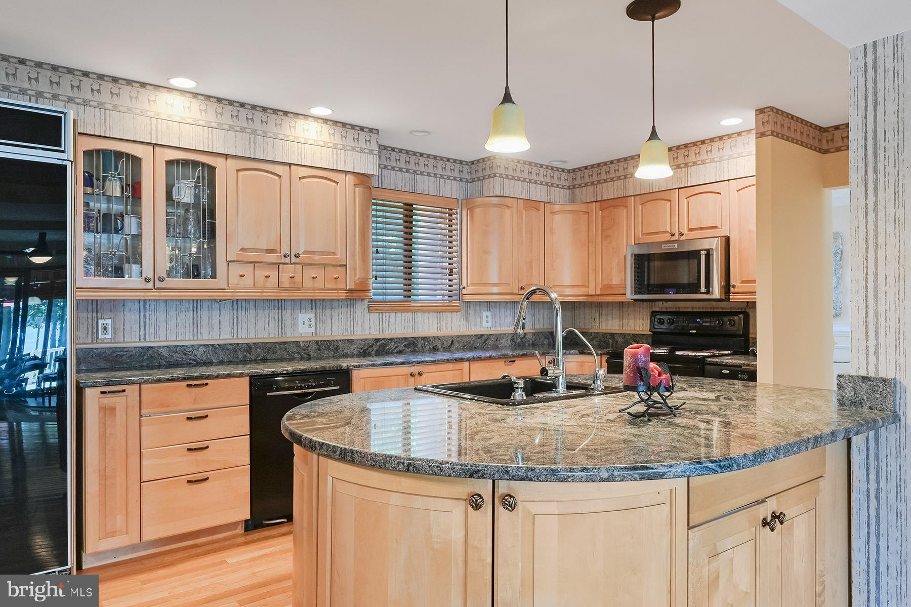 342 Hunner Road Pasadena, MD 21122 - Photo 26 of 67 Beautiful granite counters