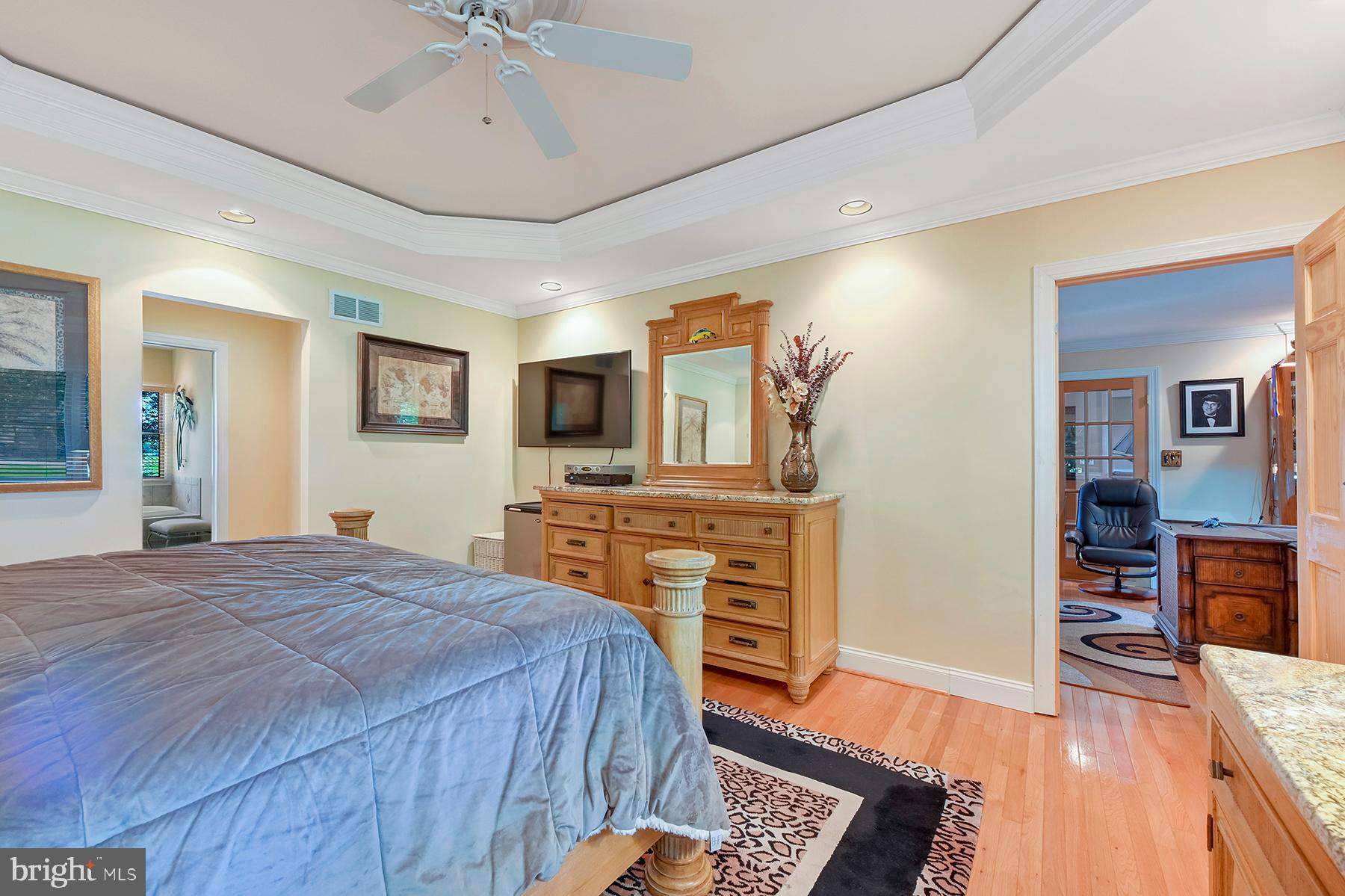 342 Hunner Road Pasadena, MD 21122 - Photo 34 of 67 The suite includes a den or home office