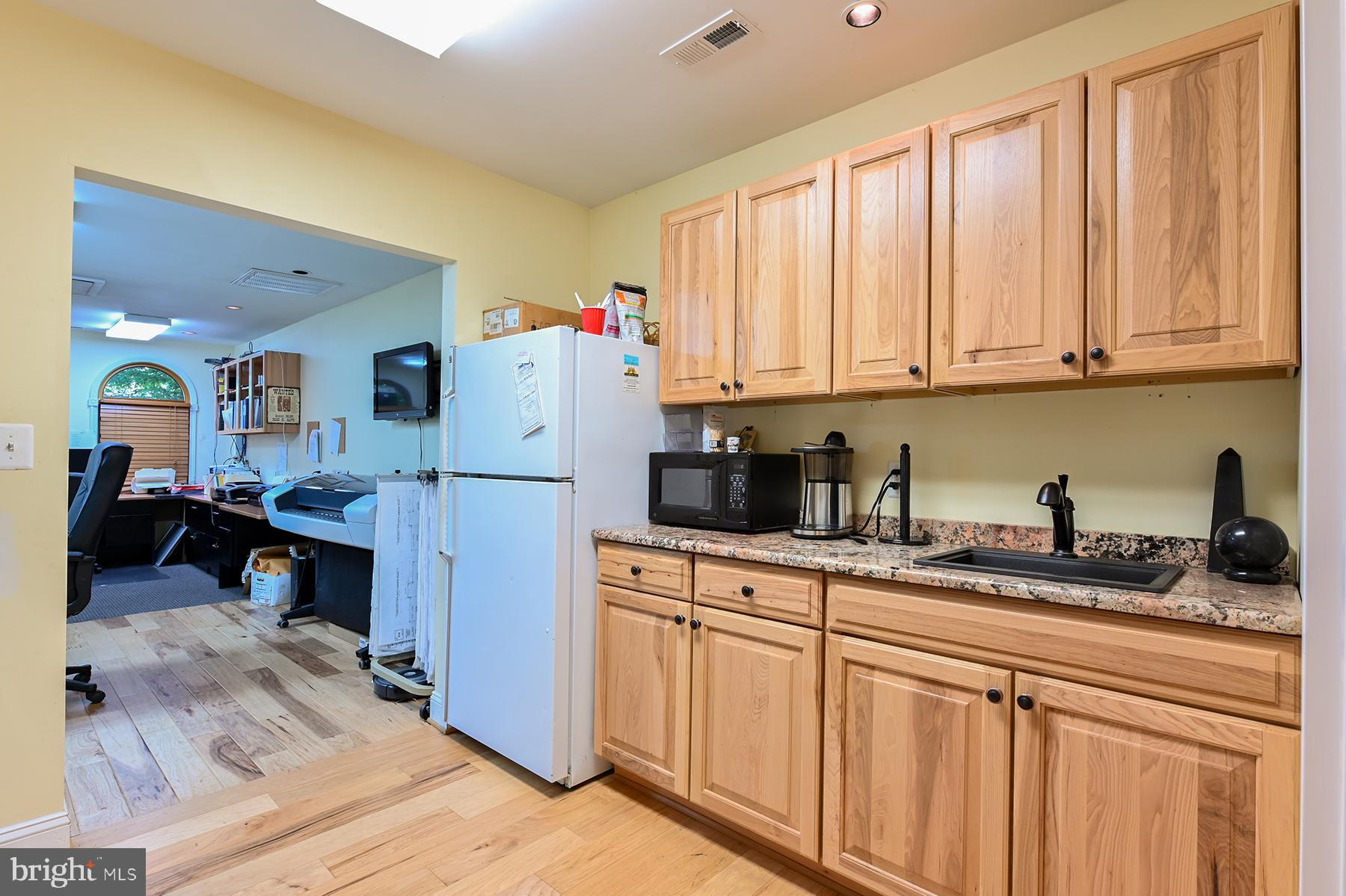 342 Hunner Road Pasadena, MD 21122 - Photo 66 of 67 Kitchenette in office