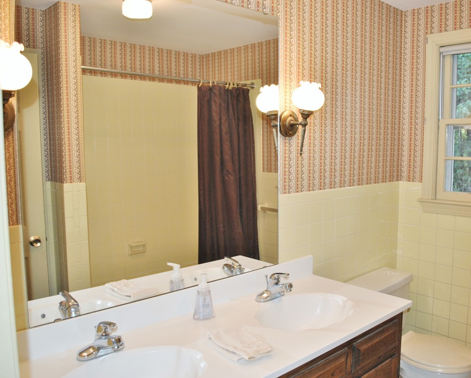 9 Todd Road Nashua, NH 03064 - Photo 16 of 19