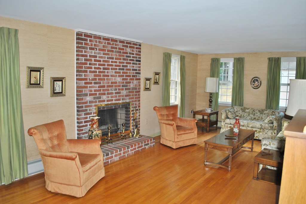 9 Todd Road Nashua, NH 03064 - Photo 4 of 19