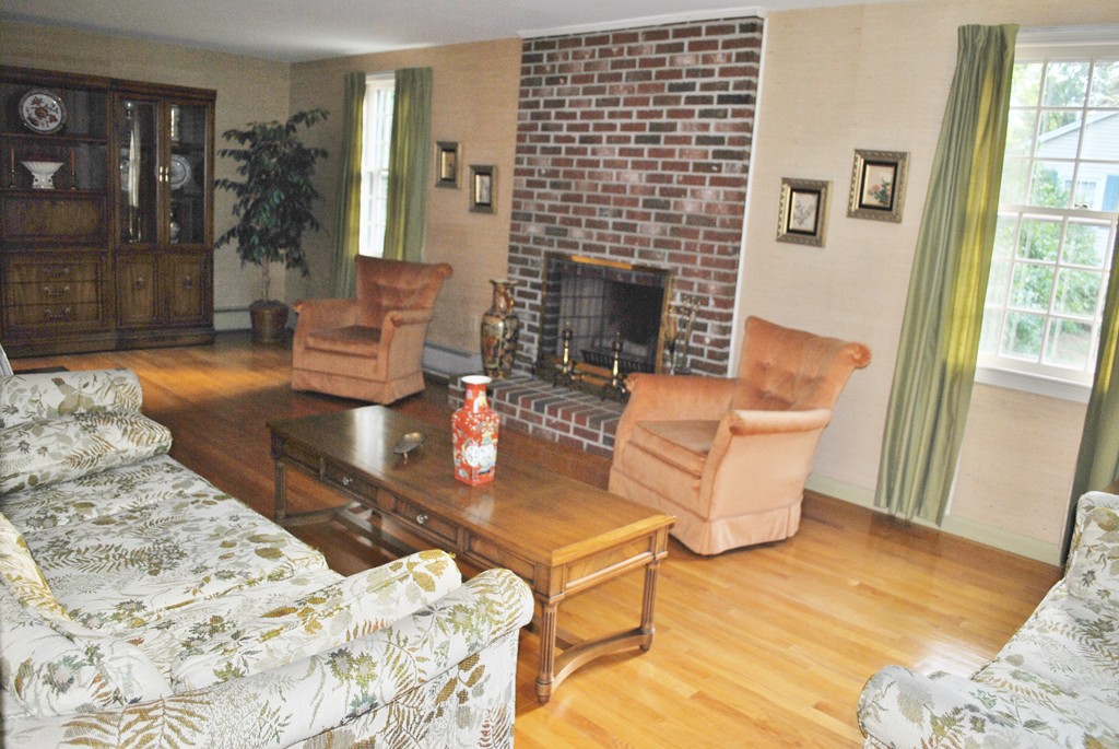 9 Todd Road Nashua, NH 03064 - Photo 5 of 19