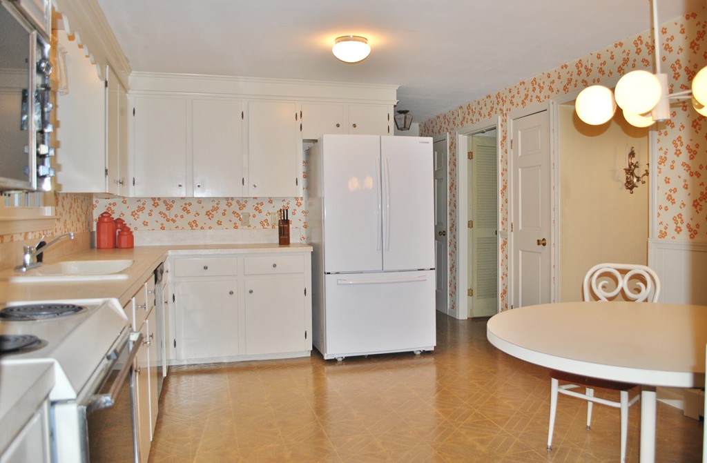 9 Todd Road Nashua, NH 03064 - Photo 6 of 19