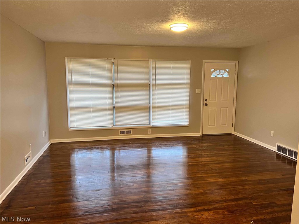 9708 Biddulph Road Cleveland, OH 44144 - Photo 2 of 18 Gallery Image 2