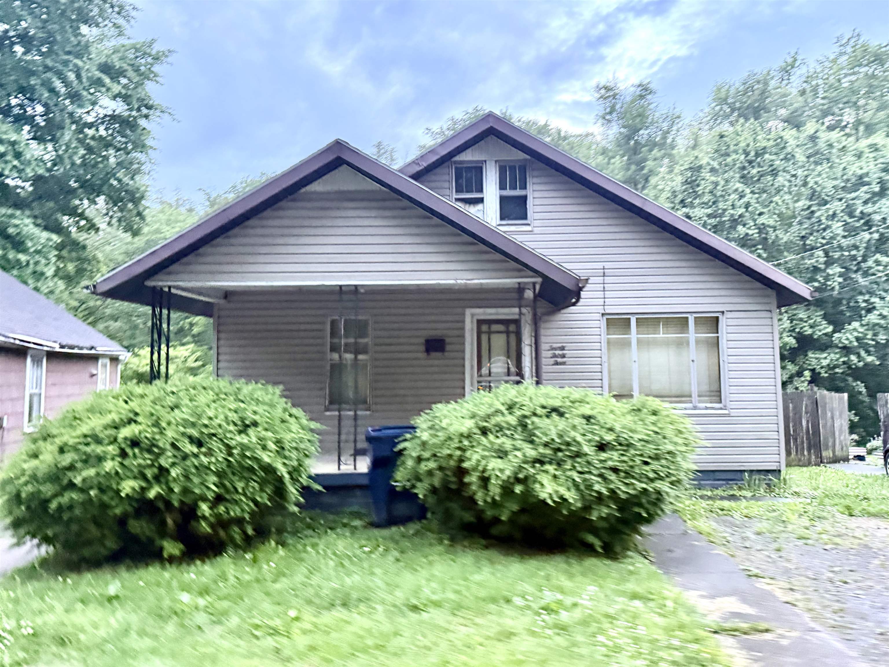 2033 Oakview Road Ashland, KY 41101 - Photo 1 of 19