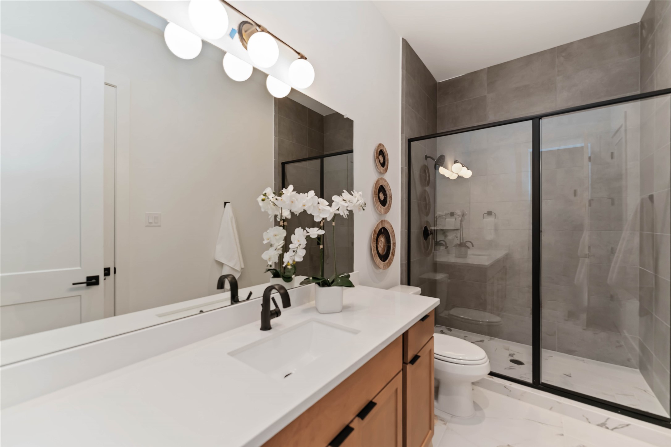 615 Wendel Street Houston, TX 77009 - Photo 19 of 21 a bathroom with a sink a toilet and shower