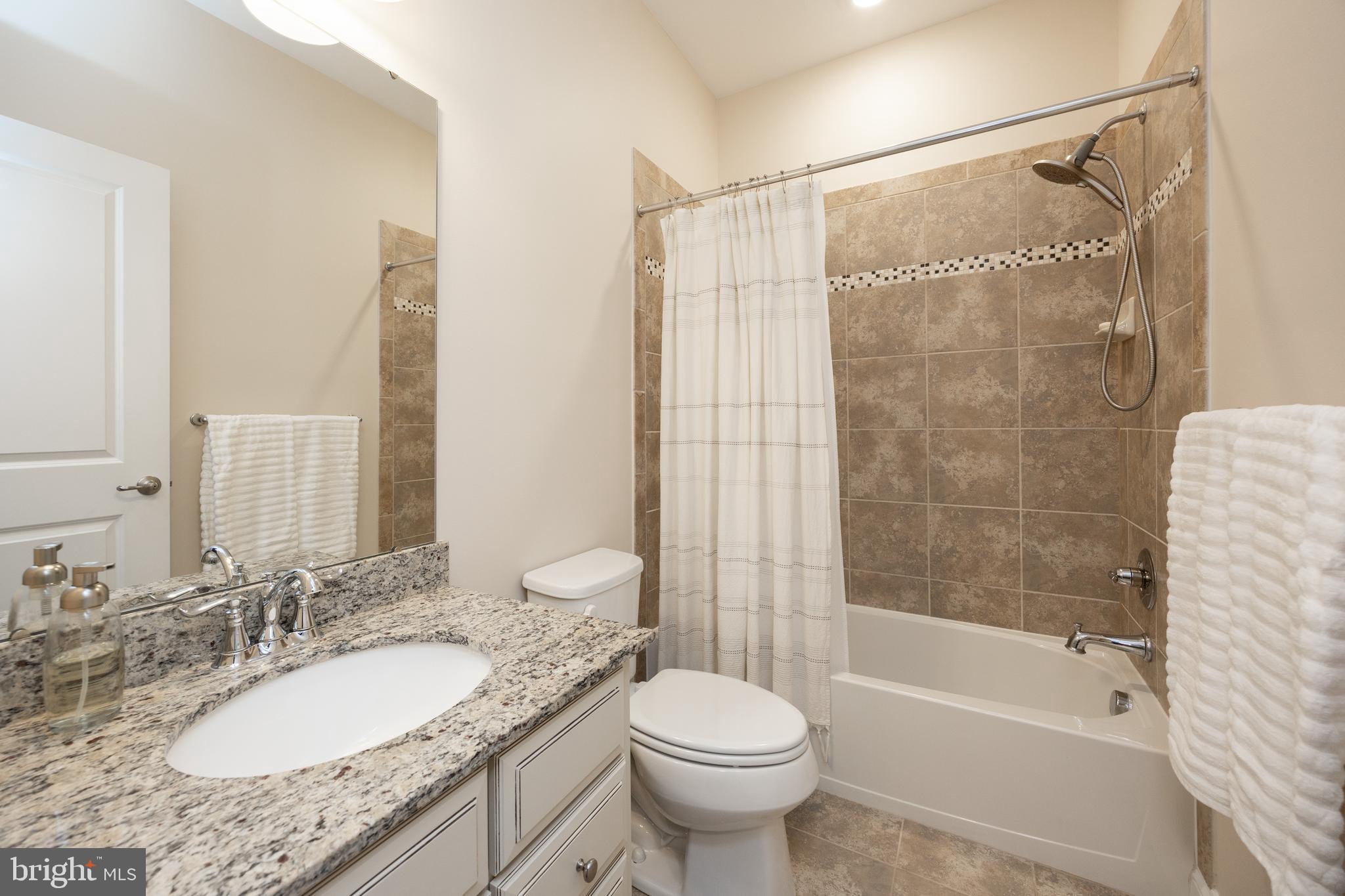 2016 Stargazers Road Coatesville, PA 19320 - Photo 20 of 40 3rd Floor Hall Bath