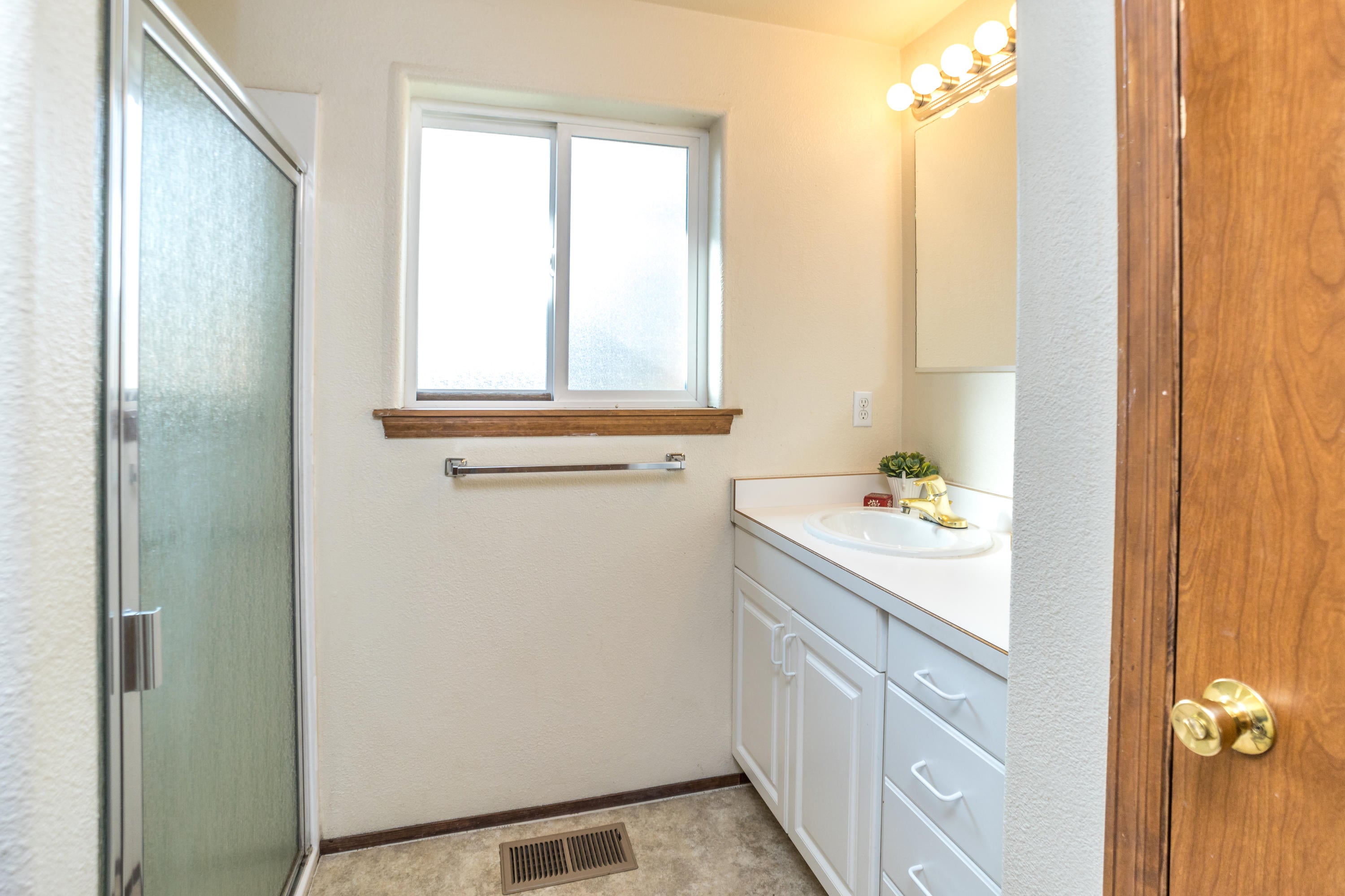 12497 Duggan Road White City, OR 97503 - Photo 10 of 17 079A2664