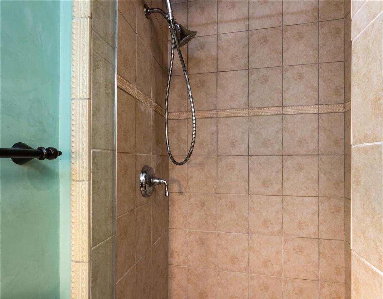 140 Uwapo Road, Unit 6101 Kihei, HI 96753 - Photo 19 of 30 a bathroom with a shower