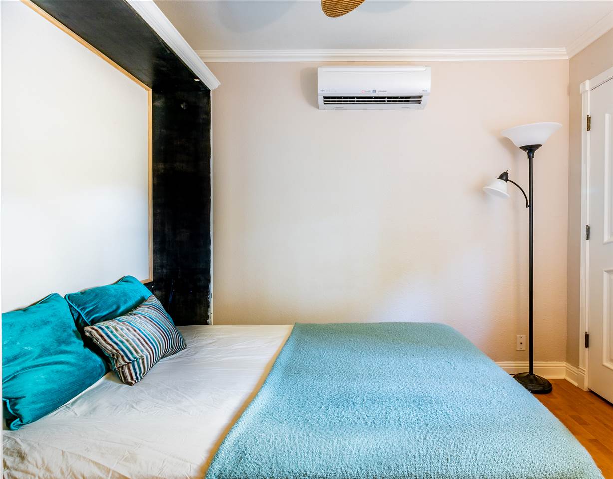 140 Uwapo Road, Unit 6101 Kihei, HI 96753 - Photo 22 of 30 a bedroom with a bed and a window