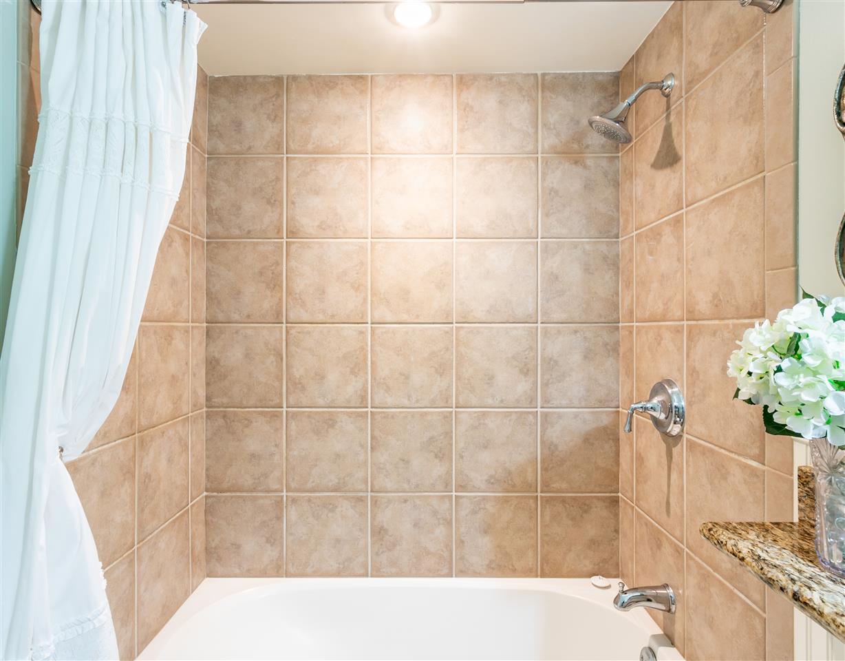 140 Uwapo Road, Unit 6101 Kihei, HI 96753 - Photo 24 of 30 a bathroom with a bathtub