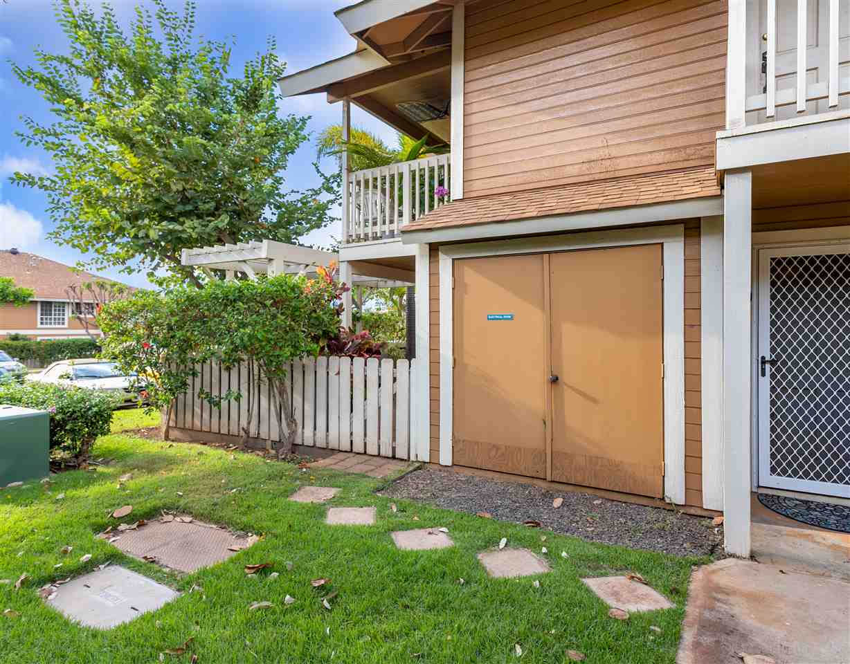140 Uwapo Road, Unit 6101 Kihei, HI 96753 - Photo 29 of 30 a view of a house with a yard and wooden fence