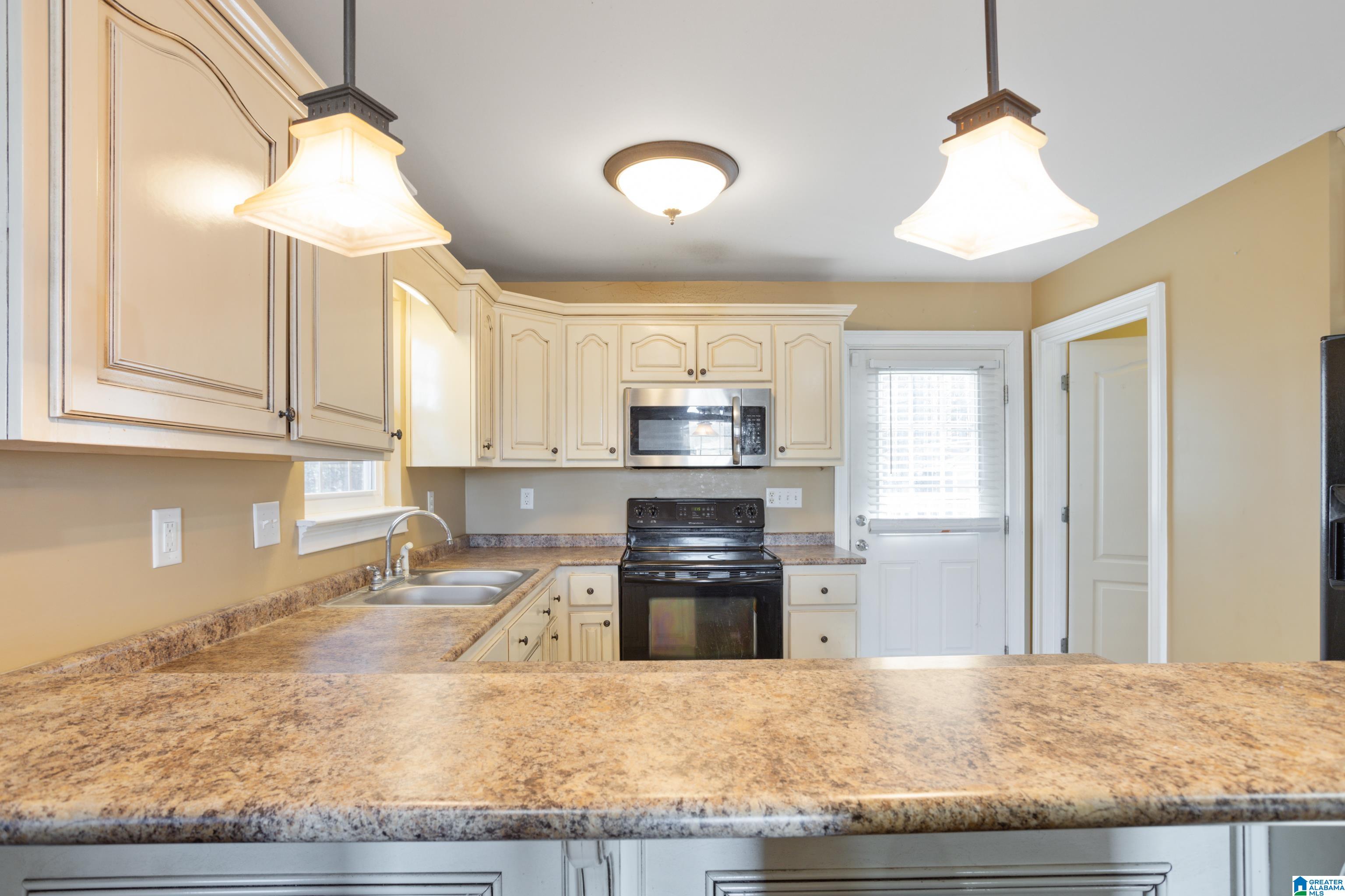 35 Hidden Circle Hayden, AL 35079 - Photo 9 of 28