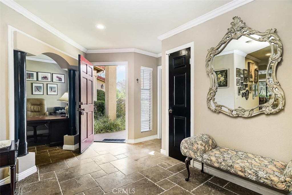 1718 Tecalote Drive, Unit 9 Fallbrook, CA 92028 - Photo 3 of 23 Entry