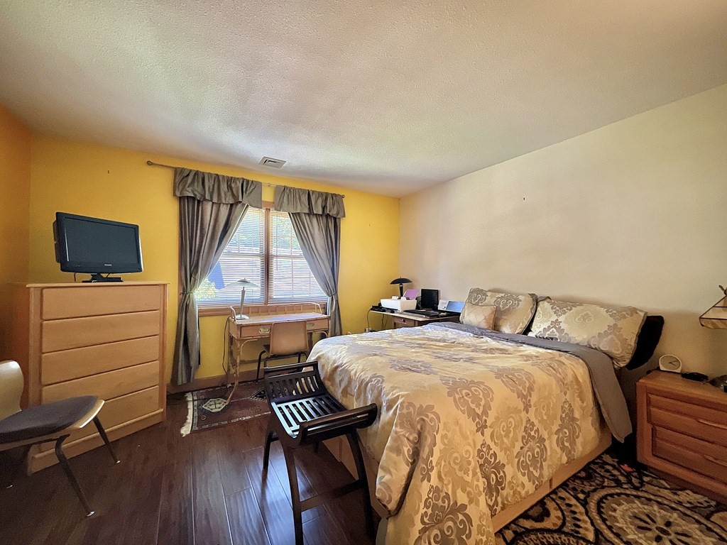 504 Country Side Road, Unit 504 Greenfield, MA 01301 - Photo 13 of 18 Gallery Image 13