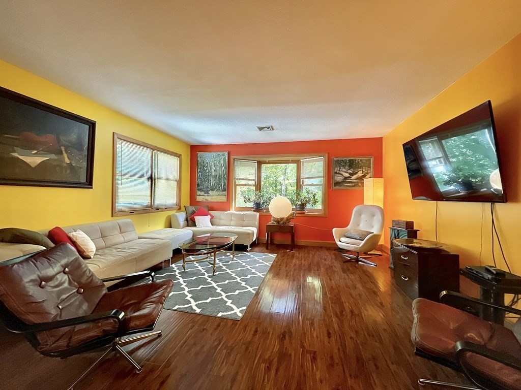 504 Country Side Road, Unit 504 Greenfield, MA 01301 - Photo 4 of 18 Gallery Image 4