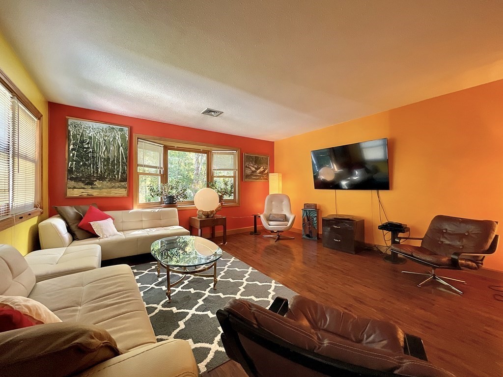 504 Country Side Road, Unit 504 Greenfield, MA 01301 - Photo 5 of 18 Gallery Image 5