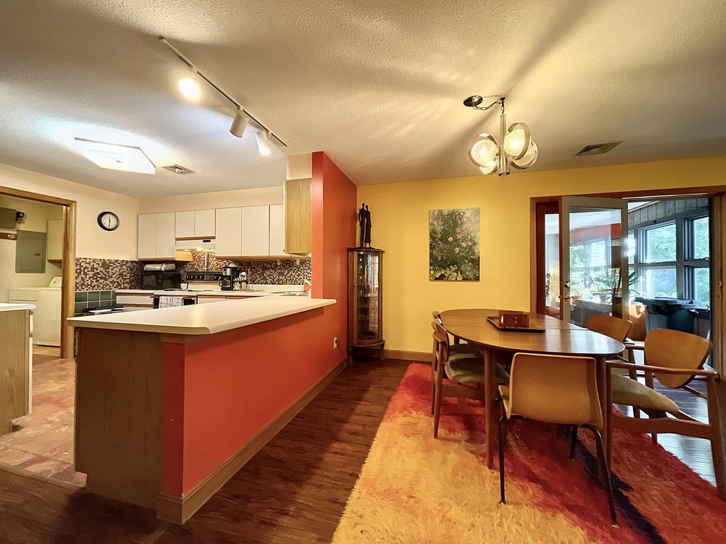 504 Country Side Road, Unit 504 Greenfield, MA 01301 - Photo 7 of 18 Gallery Image 7
