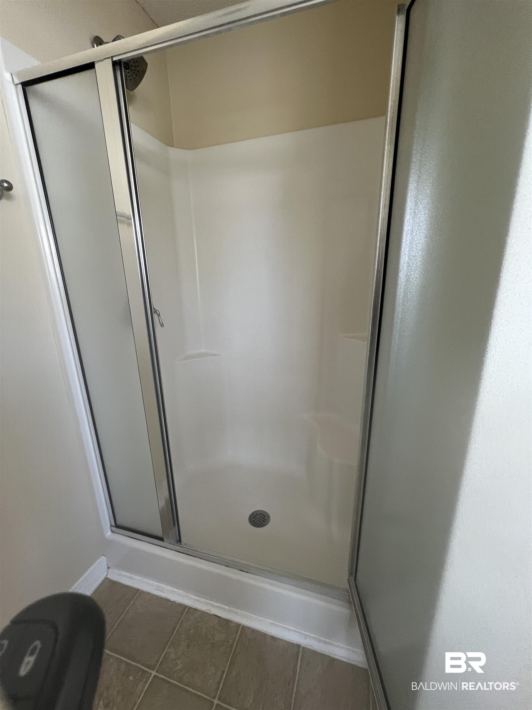 17793 Fancy Boulevard Foley, AL 36535 - Photo 20 of 34 Bathroom with an enclosed shower