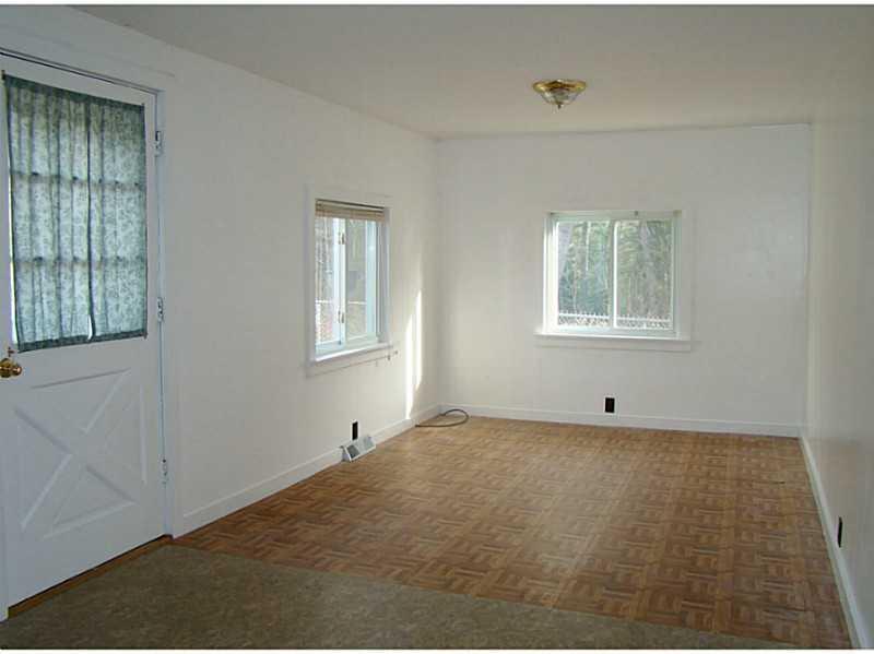 138 Rabbit Road Durham, ME 04222 - Photo 5 of 33 Living Room. Sunny living room